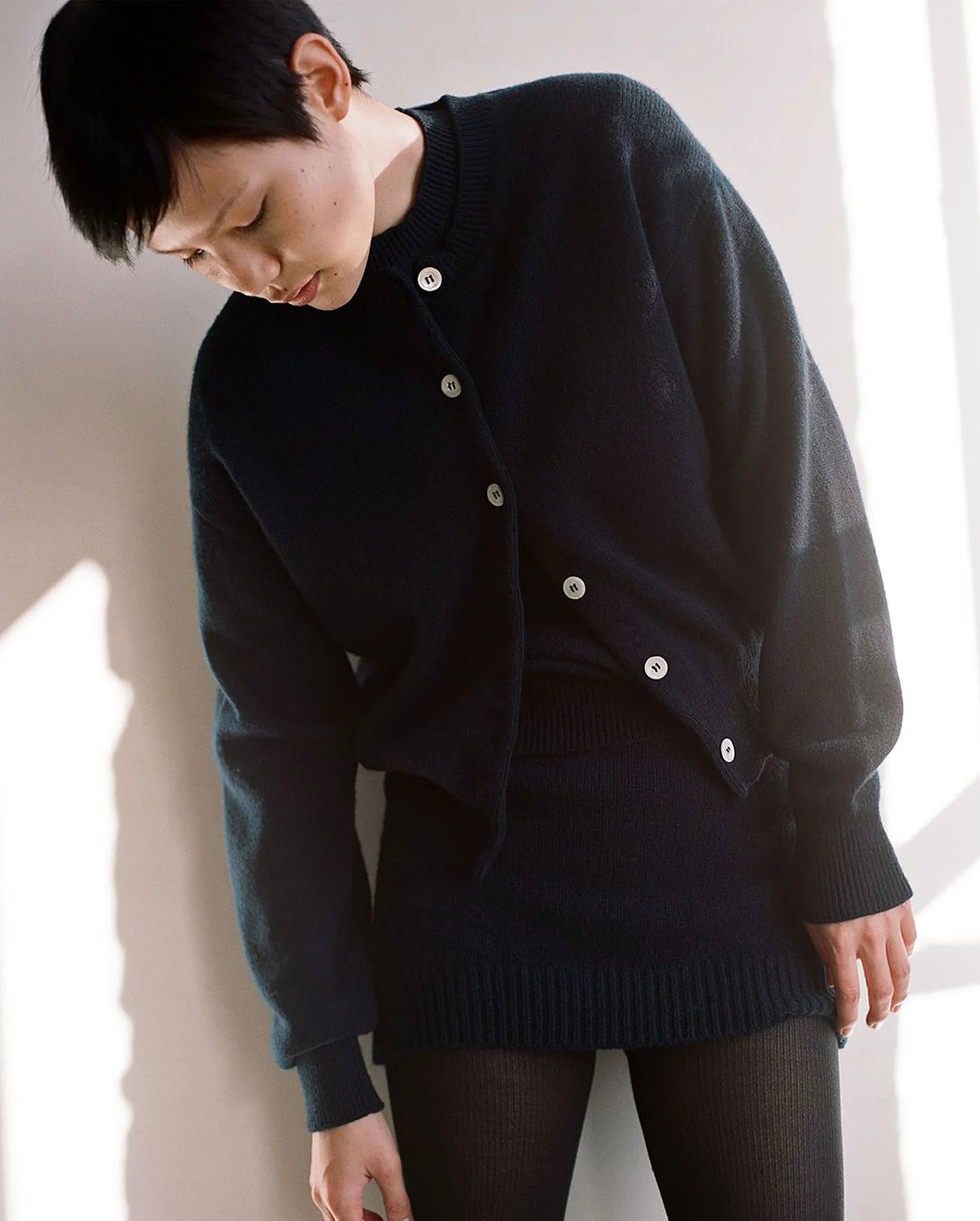 ADA CREWNECK CARDIGAN/ NAVY - Image 4