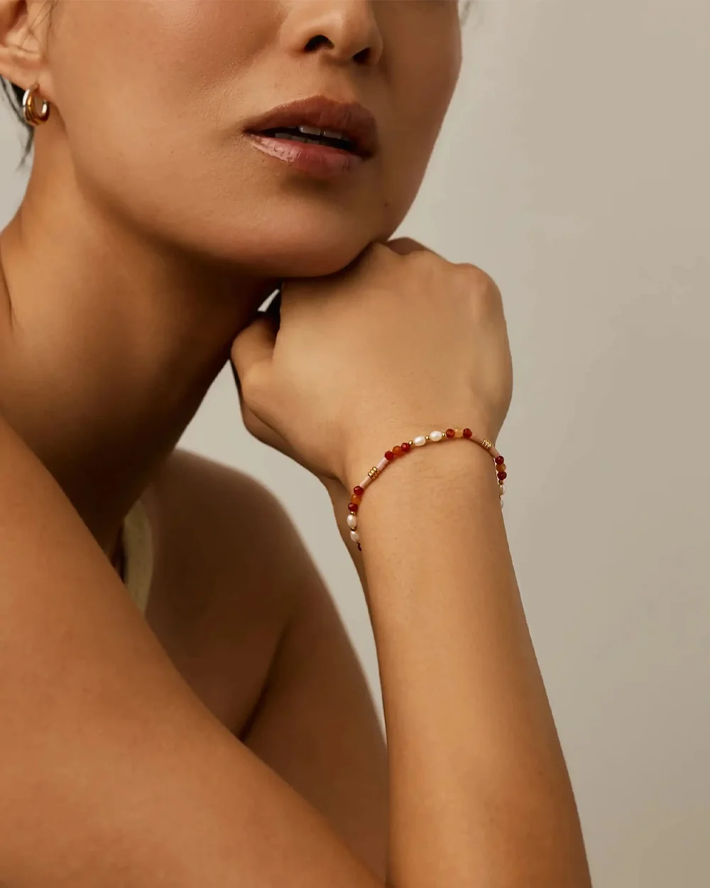 BEADED GEMSTONE & PEARL BRACELET / GOLD - Image 2