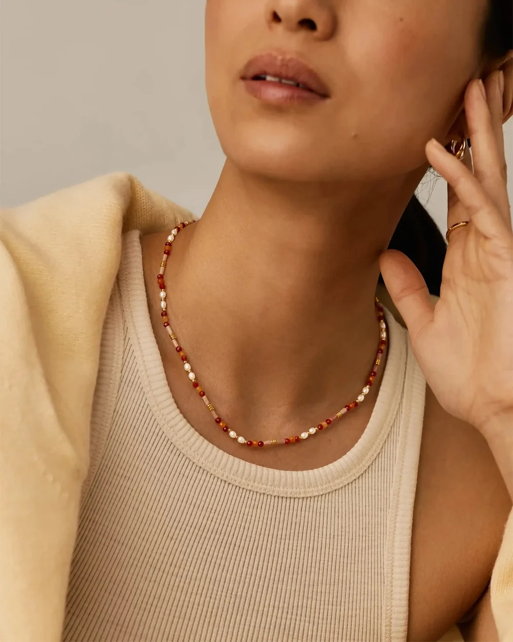 BEADED GEMSTONE & PEARL SHORT NECKLACE / GOLD - Image 2