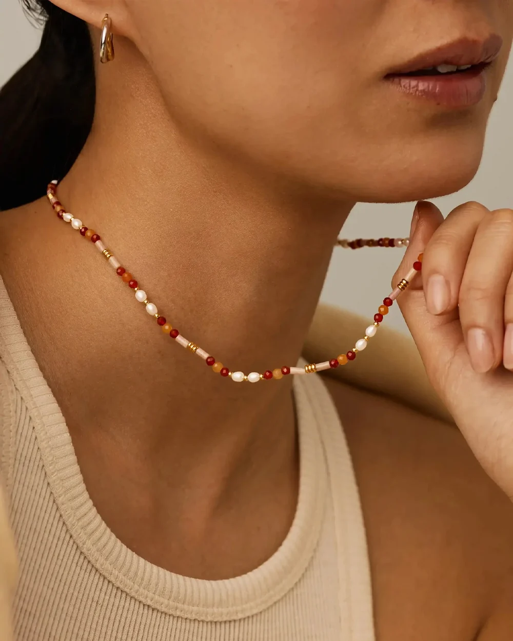 BEADED GEMSTONE & PEARL SHORT NECKLACE / GOLD - Image 3