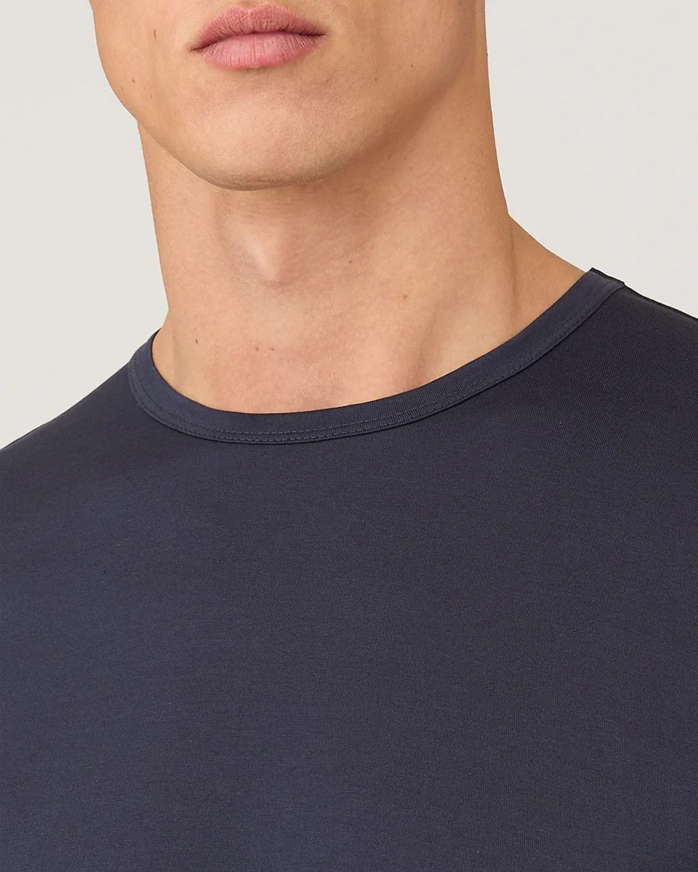 CLASSIC CREW NECK T-SHIRT / NAVY - Image 4