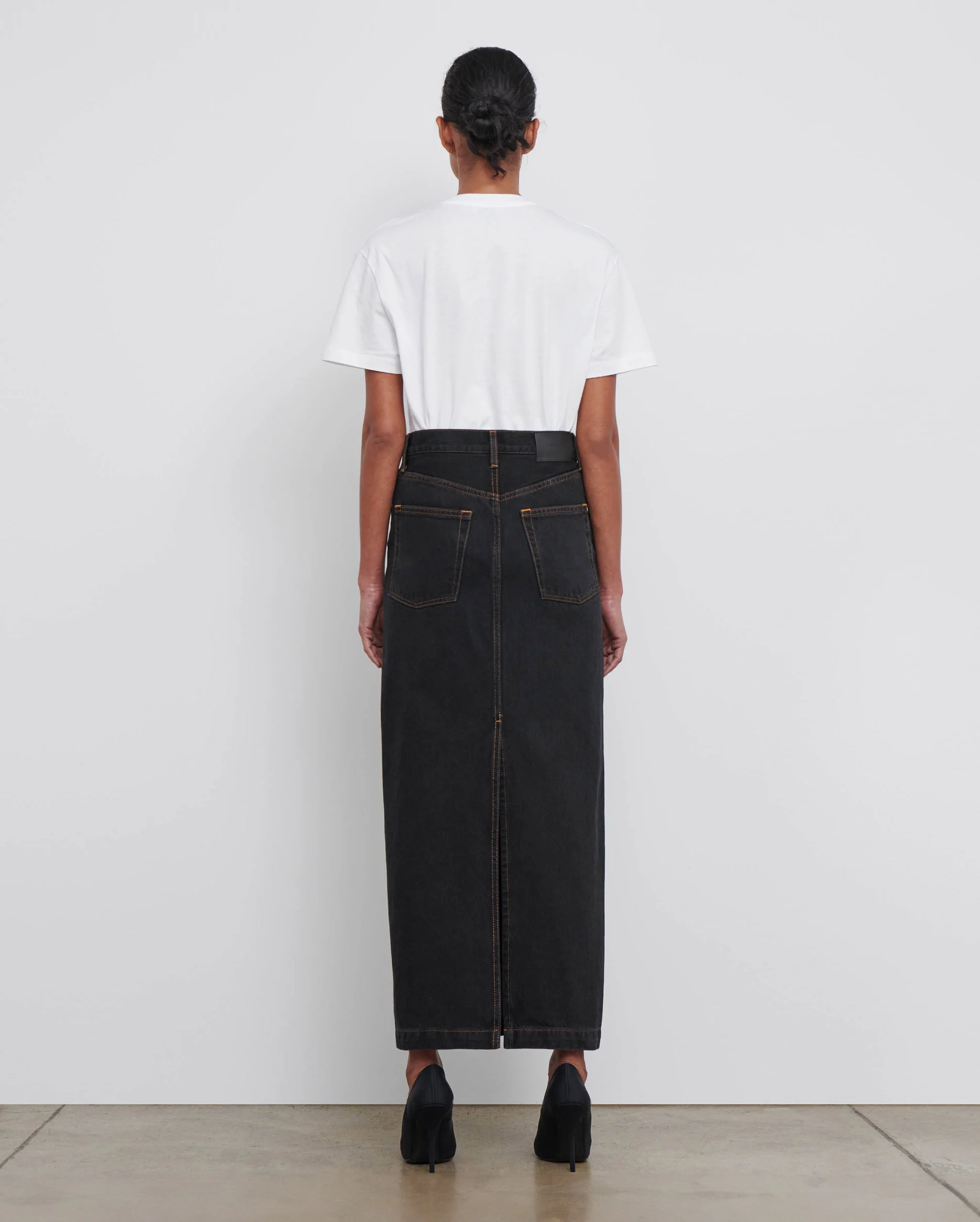 DENIM COLUMN SKIRT / BLACK - Image 4