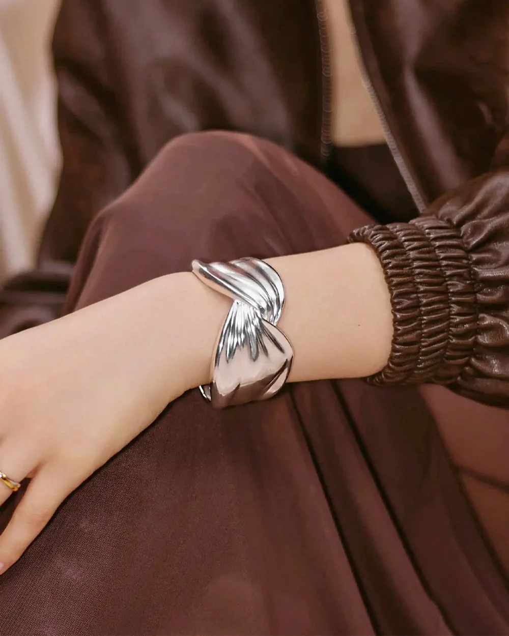 MARK GONG DRAPED STATEMENT CUFF / SILVER - Image 2