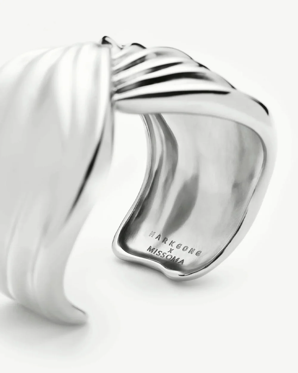 MARK GONG DRAPED STATEMENT CUFF / SILVER - Image 4