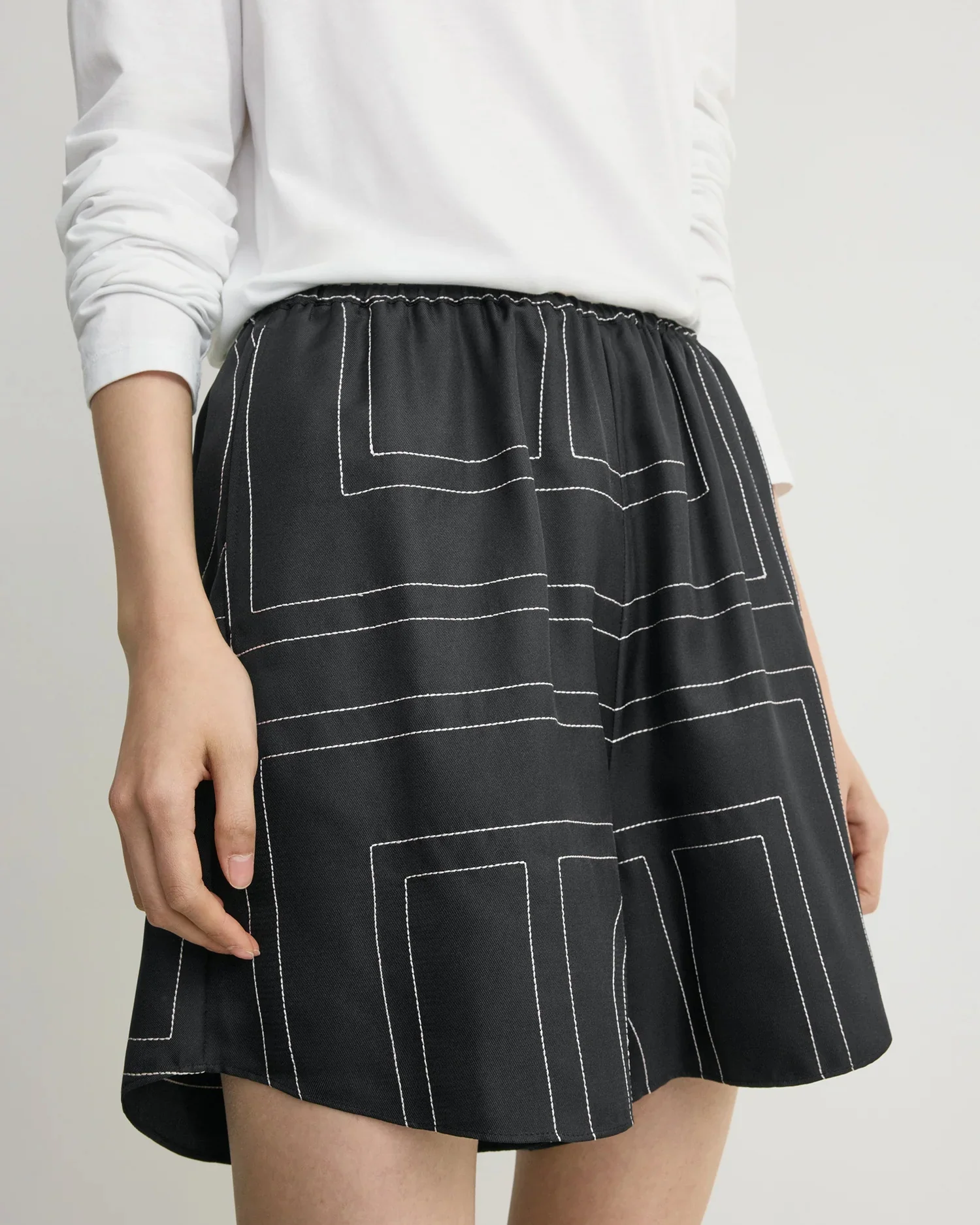 MONOGRAM SILK PJ SHORTS / BLACK - Image 3