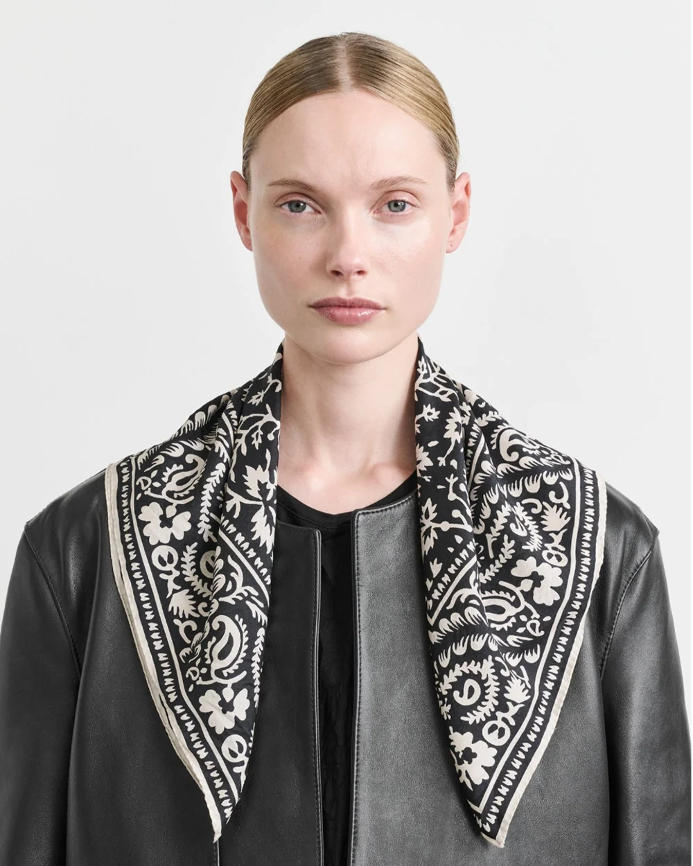PAISLEY HANKIE SCARF / BLACK/WHITE - Image 2