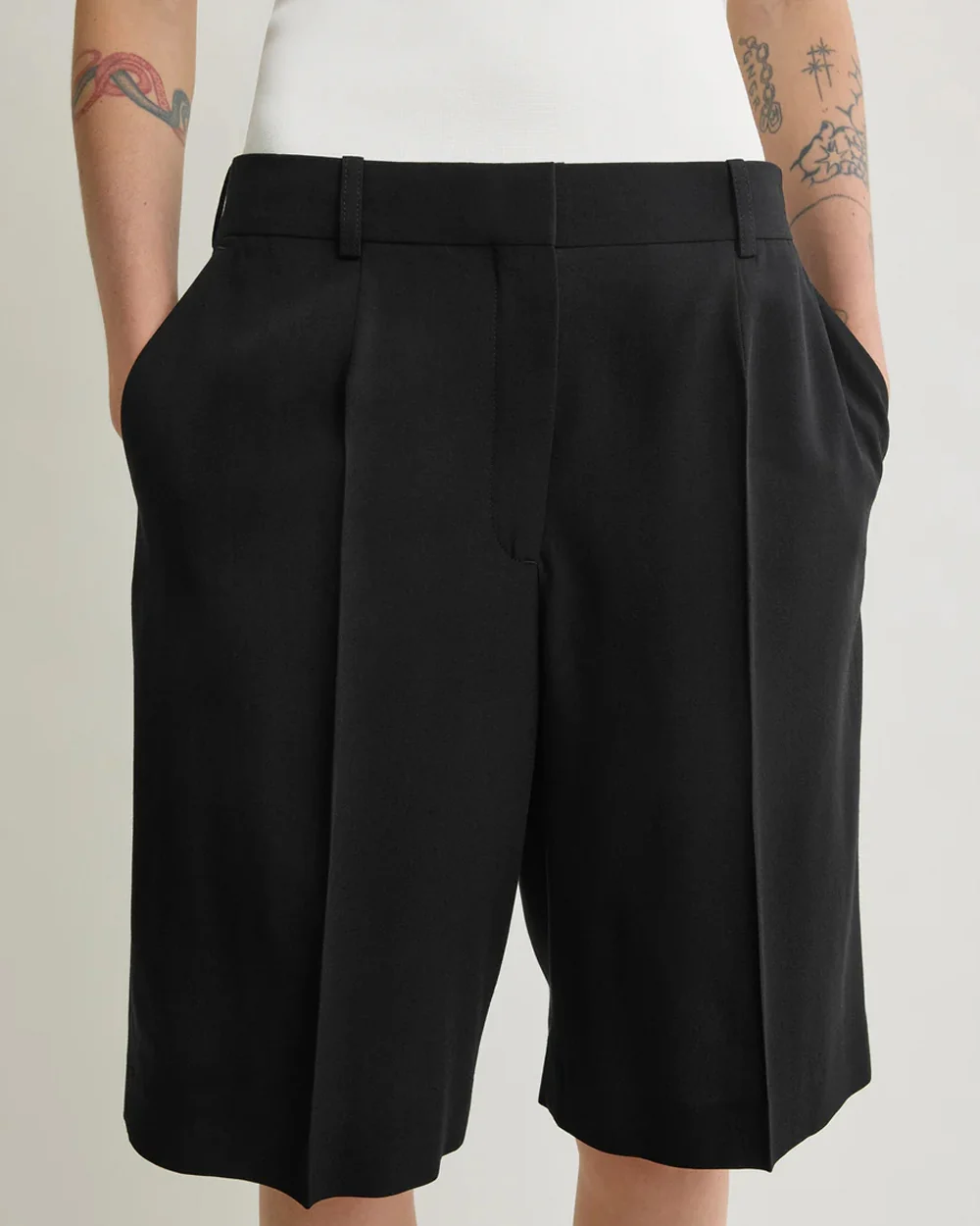 WIDE FLUID SHORTS / BLACK - Image 4
